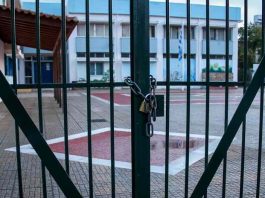 Financial Times: «Το κράτος απών – Η Ελλάδα σβήνει πληθυσμιακά»