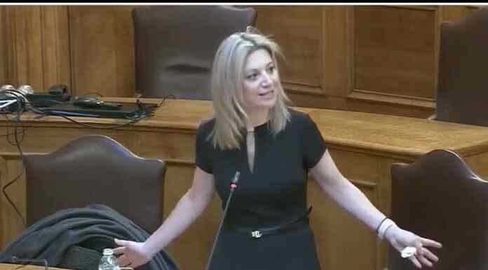 Μ.Καρυστιανού: Ντροπή επίορκοι! Μ.Καρυστιανού: Ντροπή επίορκοι!