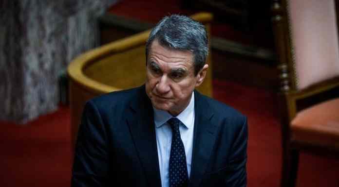 Ο Λοβέρδος πήγε εκεί που «έκοβε»: Στη ΝΔ ο άνθρωπος που κατήργησε τον 13ο και 14ο μισθό Ο Λοβέρδος πήγε εκεί που «έκοβε»: Στη ΝΔ ο άνθρωπος που κατήργησε τον 13ο και 14ο μισθό