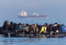 Εικόνες διάλυσης: Εκατοντάδες παράνομοι μετανάστες στην Κρήτη σε 2 μέρες – Καμία φύλαξη στα σύνορα Εικόνες διάλυσης: Εκατοντάδες παράνομοι μετανάστες στην Κρήτη σε 2 μέρες – Καμία φύλαξη στα σύνορα