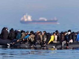 Εικόνες διάλυσης: Εκατοντάδες παράνομοι μετανάστες στην Κρήτη σε 2 μέρες – Καμία φύλαξη στα σύνορα Εικόνες διάλυσης: Εκατοντάδες παράνομοι μετανάστες στην Κρήτη σε 2 μέρες – Καμία φύλαξη στα σύνορα