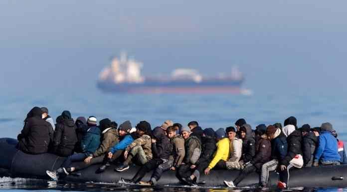 Εικόνες διάλυσης: Εκατοντάδες παράνομοι μετανάστες στην Κρήτη σε 2 μέρες – Καμία φύλαξη στα σύνορα Εικόνες διάλυσης: Εκατοντάδες παράνομοι μετανάστες στην Κρήτη σε 2 μέρες – Καμία φύλαξη στα σύνορα