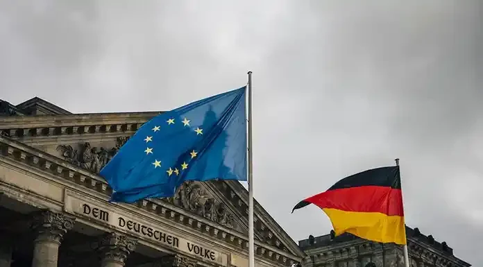 Η Γερμανία βάζει φρένο στην Κομισιόν: «Η ΕΕ δεν έχει ρόλο σε στρατιωτικές αποστολές στην Ουκρανία» Η Γερμανία βάζει φρένο στην Κομισιόν: «Η ΕΕ δεν έχει ρόλο σε στρατιωτικές αποστολές στην Ουκρανία»