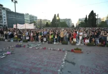 Σύνταγμα:«Δολοφόνοι, δολοφόνοι»φώναζαν εκατοντάδες κόσμου-«Το χρωστάμε στα παιδιά των Τεμπών» Σύνταγμα:«Δολοφόνοι, δολοφόνοι»φώναζαν εκατοντάδες κόσμου-«Το χρωστάμε στα παιδιά των Τεμπών»