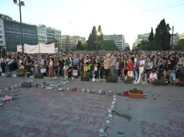 Σύνταγμα:«Δολοφόνοι, δολοφόνοι»φώναζαν εκατοντάδες κόσμου-«Το χρωστάμε στα παιδιά των Τεμπών» Σύνταγμα:«Δολοφόνοι, δολοφόνοι»φώναζαν εκατοντάδες κόσμου-«Το χρωστάμε στα παιδιά των Τεμπών»