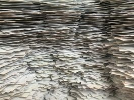 Εμπράγματες αξίες είναι τα ακίνητα οι βιομηχανικοί τίτλοι και ότι παράγει πλούτο