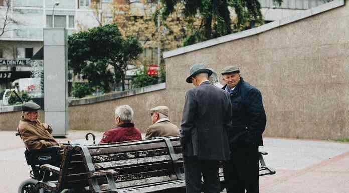 Συντάξεις: Ελεύθεροι επαγγελματίες με 40 χρόνια ασφάλισης για 800 ευρώ Συντάξεις: Ελεύθεροι επαγγελματίες με 40 χρόνια ασφάλισης για 800 ευρώ