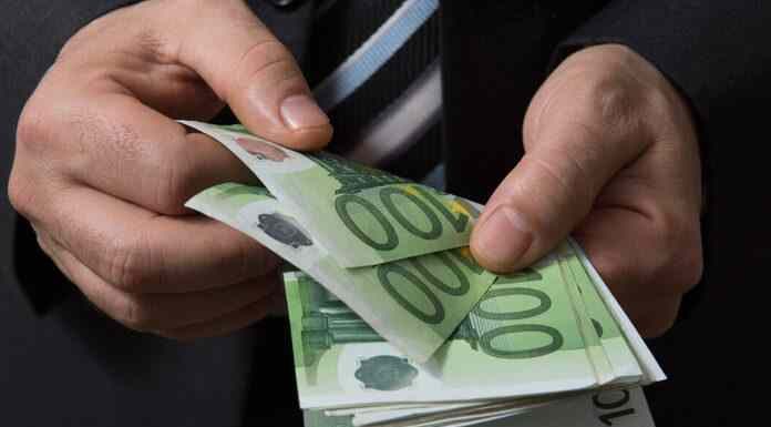 ΕΑΔ: Δήμαρχοι, προϊστάμενοι δημόσιων υπηρεσιών και δημόσιοι υπάλληλοι, «Πρωταθλητές» διαφθοράς στο Δημόσιο. ΕΑΔ: Δήμαρχοι, προϊστάμενοι δημόσιων υπηρεσιών και δημόσιοι υπάλληλοι, «Πρωταθλητές» διαφθοράς στο Δημόσιο.