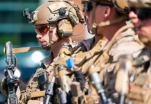 ΗΠΑ: Πεζοναύτες «ισοπεδώνουν» τους Antifa στο Πόρτλαντ ΗΠΑ: Πεζοναύτες «ισοπεδώνουν» τους Antifa στο Πόρτλαντ