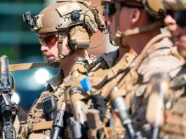 ΗΠΑ: Πεζοναύτες «ισοπεδώνουν» τους Antifa  στο  Πόρτλαντ ΗΠΑ: Πεζοναύτες «ισοπεδώνουν» τους Antifa στο Πόρτλαντ