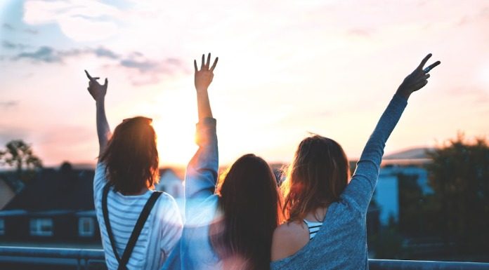 Οι νέοι στερούνται παιδείας και υγιών προτύπων