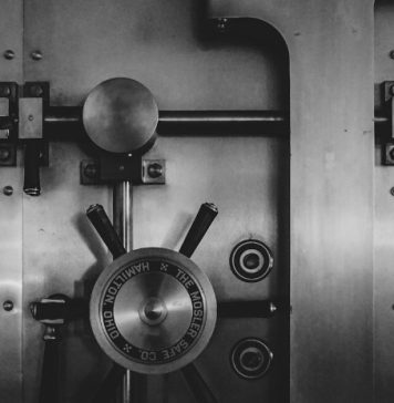 Η κομματοκρατία επέτρεψε πλήρη ασυδοσία στο τραπεζικό κατεστημένο απαλλάσσοντάς το από φορολογία