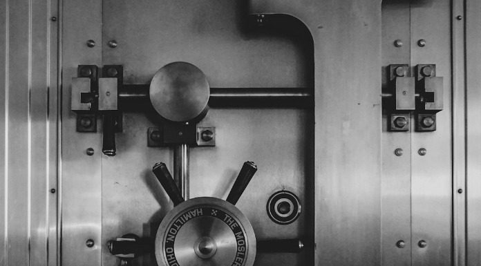 Η κομματοκρατία επέτρεψε πλήρη ασυδοσία στο τραπεζικό κατεστημένο απαλλάσσοντάς το από φορολογία