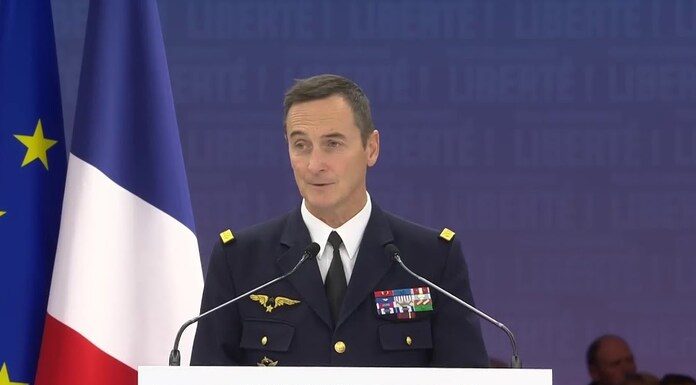 Σοκ προκάλεσε με δηλώσεις του ο αρχηγός του γαλλικού Στρατού: «Θα χάσουμε τα παιδιά μας σε πιθανό πόλεμο με τη Ρωσία» Σοκ προκάλεσε με δηλώσεις του ο αρχηγός του γαλλικού Στρατού: «Θα χάσουμε τα παιδιά μας σε πιθανό πόλεμο με τη Ρωσία»