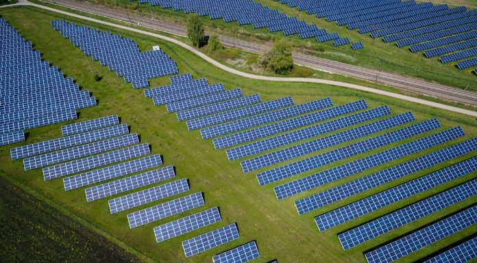 Εγκατάσταση επικίνδυνων μπαταριών και ΑΠΕ χωρίς καμία πρόβλεψη για το μετά