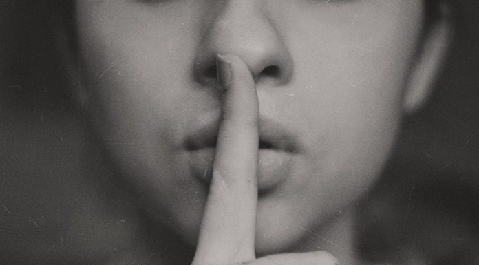 Οι δήθεν χιουμοριστικές δηλώσεις του Έντι Ράμα κατά των Ελλήνων