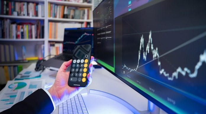 Ο κρατικός προϋπολογισμός διαψεύδει τις δηλώσεις του πρωθυπουργού