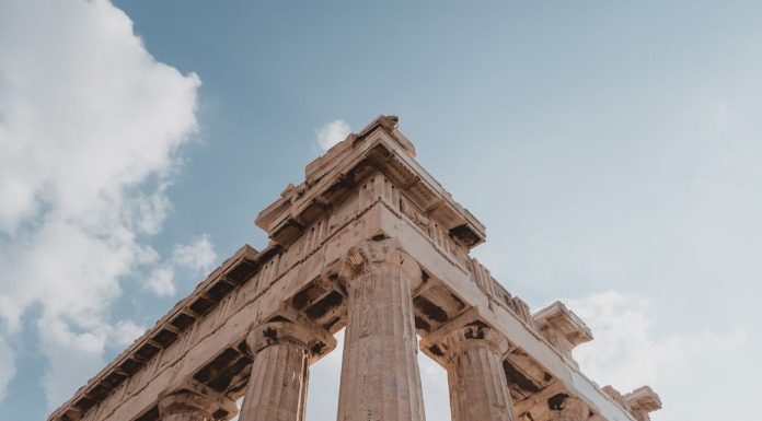 Σχολές Ξεναγών χωρίς διευθυντή χωρίς προσωπικό χωρίς μέλλον