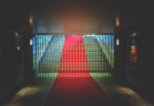 Κλειστές πόρτες ανοιχτοί φόροι: η πραγματικότητα των αγροτών