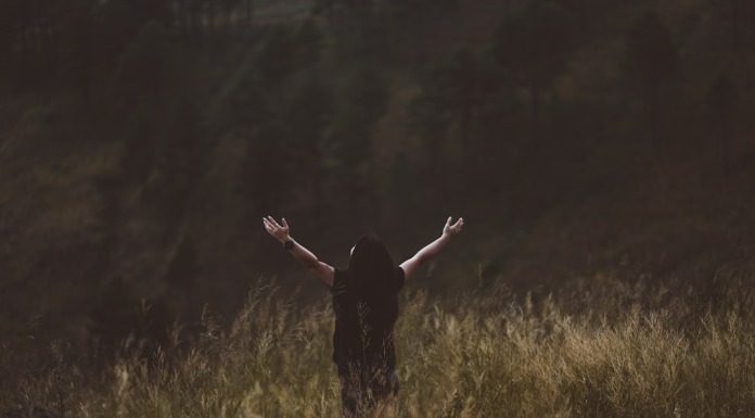 Αρτέμης Σώρρας: Η γνώση απέναντι στην πλάνη της πίστης