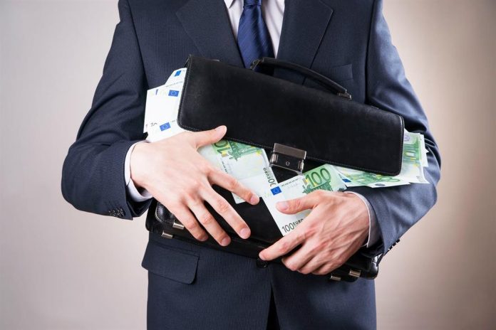 ΒΟΥΛΕΥΤΕΣ ΤΑΖΟΥΝ ΕΠΙΔΟΤΗΣΕΙΣ ΣΕ ΔΗΜΑΡΧΟΥΣ ΩΣΤΕ ΝΑ ΜΗΝ ΑΝΤΙΔΡΟΥΝ ΣΤΗΝ ΣΥΜΦΩΝΙΑ ΤΩΝ ΠΡΕΣΠΩΝ