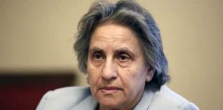 Ιδίως η περίπτωση της Σάμου γεννά πολλά ερωτήματα, καθώς αφορά περιστατικό κατά το οποίο μαθητές δημοτικού σχολείου, με απόφαση των γονέων τους, απείχαν από τα μαθήματά τους αντιδρώντας στη λειτουργία Δομής Υποχρεωτικής Εκπαίδευσης Προσφύγων μέσα στη συγκεκριμένη σχολική μονάδα.