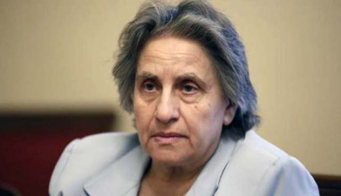 Ιδίως η περίπτωση της Σάμου γεννά πολλά ερωτήματα, καθώς αφορά περιστατικό κατά το οποίο μαθητές δημοτικού σχολείου, με απόφαση των γονέων τους, απείχαν από τα μαθήματά τους αντιδρώντας στη λειτουργία Δομής Υποχρεωτικής Εκπαίδευσης Προσφύγων μέσα στη συγκεκριμένη σχολική μονάδα.