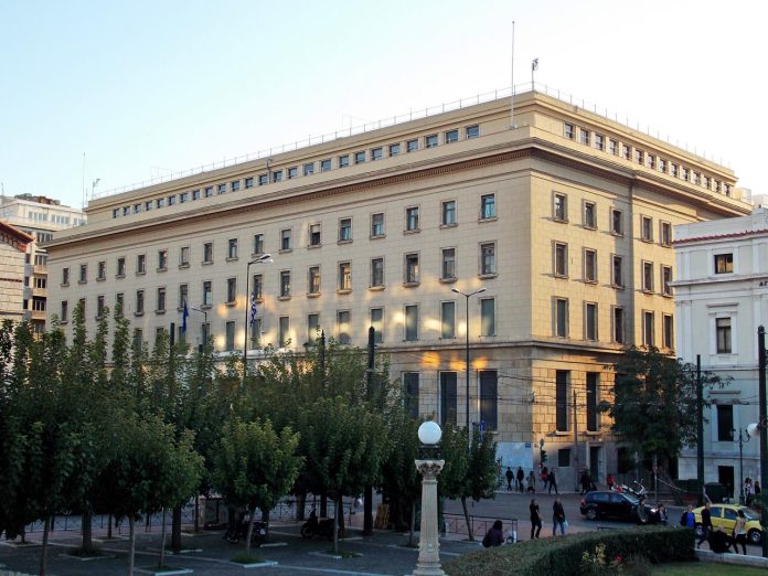 Εν Πόρω τη 8 Ιουνίου 1828Ο Κυβερνήτης(Τ.Σ.) Ι. Α. ΚαποδίστριαςΣτις 22-8-1831 ο Καποδίστριας έστειλε την υπ΄αριθμόν 4286 εγκύκλιο, προς τους προϊσταμένους των δημοσίων υπηρεσιών, μαζί με τον τύπο όρκου, τον οποίο θα  υπέγραφαν όλοι οι δημόσιοι υπάλληλοι, προς βεβαίωση ότι δεν ανήκουν σε μυστικές εταιρείες.Στις 27 Σεπτεμβρίου 1831 (ένα μόλις μήνα μετά), ο Κυβερνήτης πηγαίνοντας στην εκκλησία του Αγ. Σπυρίδωνος στο Ναύπλιο δολοφονείται από τους Κωνσταντίνο και Γεώργιο Μαυρομιχάλη. Τυχαίο; Δεν νομίζω.