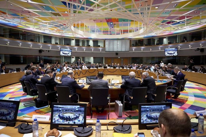 Την «αναβολή» της εκταμίευσης της δόσης του ενός δισ. προς την Ελλάδα, μέχρι και το επόμενο Eurogroup επιβεβαίωσαν ανώτατοι Ευρωπαίοι αξιωματούχοι, σε δηλώσεις προσερχόμενοι στη συνεδρίαση των υπουργών Οικονομικών της Ευρωζώνης, που διεξάγεται σήμερα στις Βρυξέλλες.