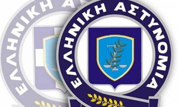 Συνελήφθη αστυνομικός γιατί έκαψε την ελληνική σημαία