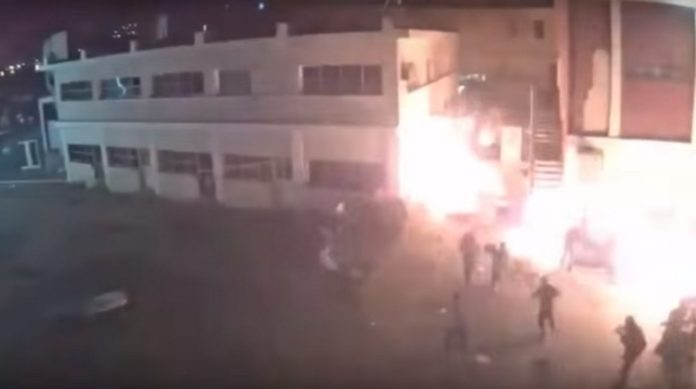 ΕΚΤΑΚΤΟ ΣΥΜΒΑΙΝΕΙ ΤΩΡΑ!!! Εξέγερση στις Φυλακές Κορυδαλλού.. λόγω Κορωνοιού!!!