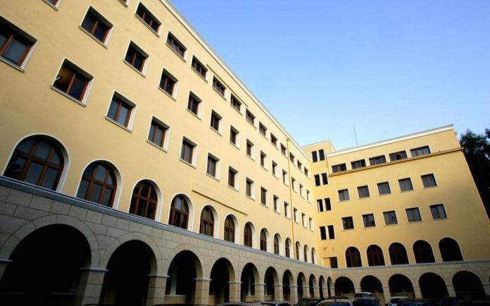 ΤΕΛΙΚΑ Η ΕΚΚΛΗΣΙΑ ΤΙ ΕΙΝΑΙ ;;; ΝΟΜΙΚΟ ΠΡΟΣΩΠΟ ΔΗΜΟΣΙΟΥ ΔΙΚΑΙΟΥ ...ΑΛΛΑ ΔΕΝ ΑΝΗΚΕΙ ΣΤΟ ΔΗΜΟΣΙΟ....ΕΛΛΗΝΑ ΤΟ ΚΑΤΑΛΑΒΕΣ Ή ΜΠΑ;;;;