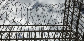 Και η Βρετανία θα προχωρήσει σε αποσυμφόρηση των φυλακών