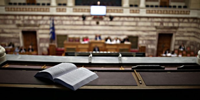 ΔΗΜΟΚΡΑΤΙΑ ΣΕ ΑΠΟΣΤΑΣΗ