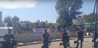 Έντονες αποδοκιμασίες από πλημμυροπαθείς κατά του πρωθυπουργού: «Δεν έχουμε ζωή, δεν έχουμε εισόδημα, ντροπή – Αυτή είναι η δημοκρατία του Μητσοτάκη»