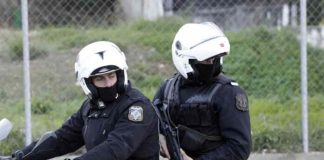Αλοδαποί Κλέφτες κινητών από άλλο επίπεδο- Άρπαζαν κινητά από από τσάντες πολιτών με… βαρίδι – μαγνήτη