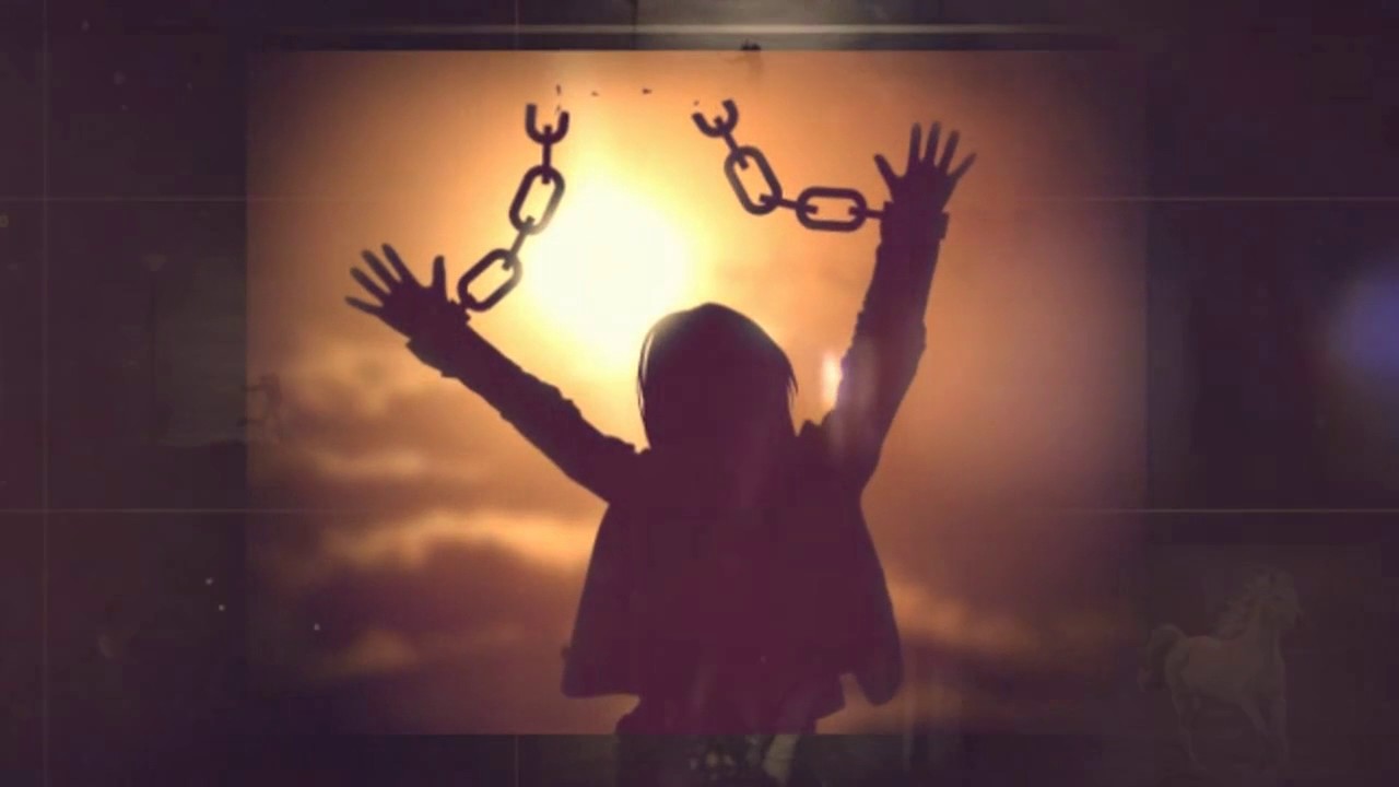 Moving the chains. Girl with Chains in hands.