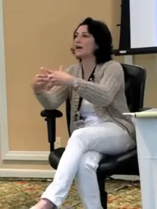 Η Δρ. Amy Zalman, πρώην στρατηγός SAIC, είναι Διευθύνων Σύμβουλος της World Futures Society και επί μακρόν αντιπρόσωπος του Pentagon Highlands Forum που συμβουλεύεται την κυβέρνηση των ΗΠΑ σχετικά με στρατηγικές επικοινωνίες σε παράτυπο πόλεμο