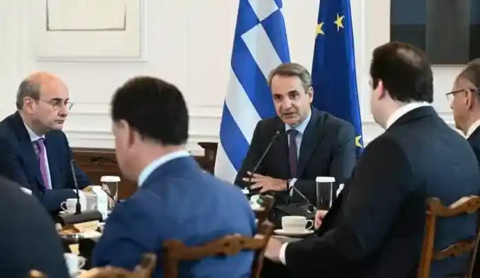  Μετά τους φόρους, αυξάνονται και οι εισφορές – Έως 151% παραπάνω φορολογία στην εφόρια