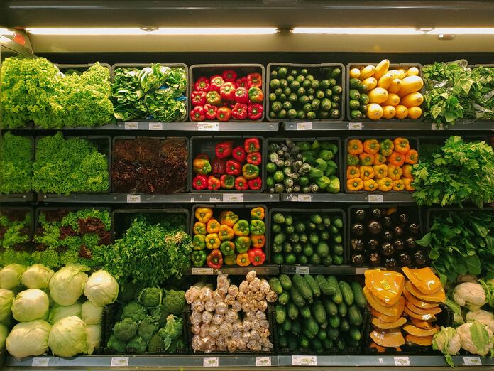 Σε απόγνωση οι καταναλωτές: «Φωτιά» οι τιμές απλησίαστα τα φρούτα και τα λαχανικά!