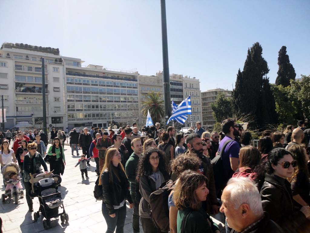 ΠΡΟΕΚΛΟΓΙΚΗ ΠΕΡΙΟΔΟΣ. ΕΞΕΛΙΞΕΙΣ, ΕΛΛΗΝΩΝ ΣΥΝΕΛΕΥΣΙΣ . ΣΥΝΤΑΓΜΑ 10-3-2019. Πλατεία Συντάγματος ενημέρωση δημοτών αλλά και αλοδαπών τουριστών. Για το παγκόσμιο καταπίστευμα, τον πλούτο των Ελλήνων και όλων των χωρών του πλανήτη. Τα παγκόσμια καταπιστευματα. Τα 600δις στην κυρίαρχη Ελληνική Δημοκρατία που είναι δικαιούχοι όλοι οι Ελληνες. Προεκλογική περίοδος στην Ελλάδα. Οι βουλευτές νομοθετούν βγάζουν ΦΕΚ χωρίς κανείς τους να έχει ΦΕΚ για τον εαυτό του. Ούτε ποτέ εκδόθηκε ΦΕΚ σύστασης της Βουλής σε σώμα.