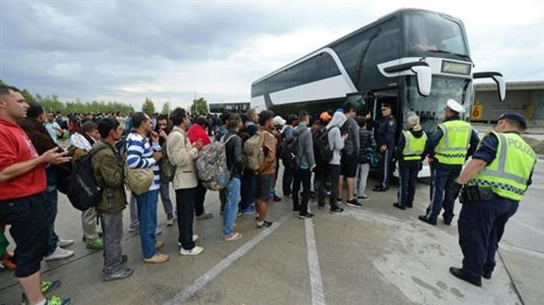 Έκτακτο: ξεκίνησαν τα πρώτα 10 λεωφορεία με τους μετανάστες