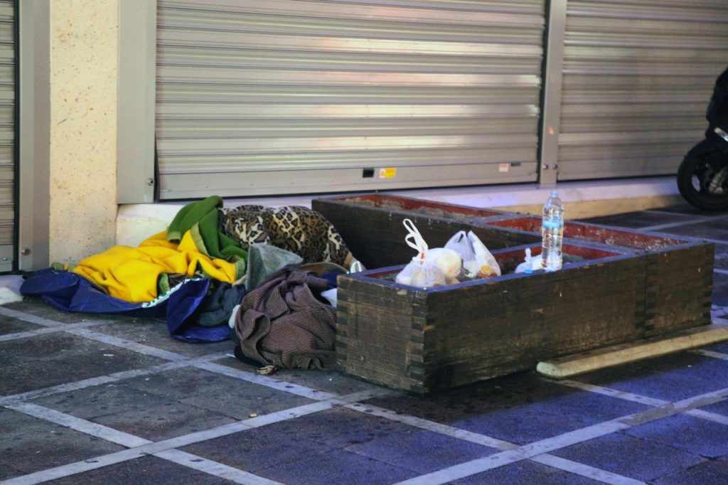 ΕΛΛΗΝΕΣ ΑΣΤΕΓΟΙ : Περίπου 40 χιλιάδες υπολογίζονται οι άστεγοι στην Ελλάδα