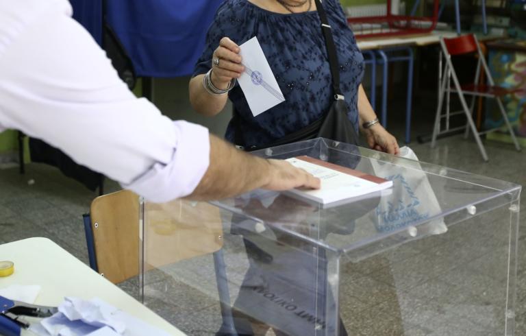 Σε δημόσια διαβούλευση το σχέδιο νόμου για την εκλογή βουλευτών - Τι ισχύει για την πριμοδότηση εδρών