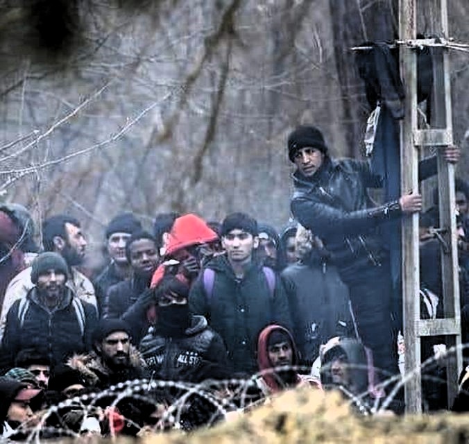 Γυναικόπαιδα στον Έβρο.. 100 ΧΡΟΝΙΑ ΠΡΙΝ ΕΦΕΡΑΝ ΤΣΕΤΕΣ ΣΤΗΝ ΙΩΝΙΑ ΚΑΙ ΕΣΦΑΞΑΝ ΤΟΝ ΕΛΛΗΝΙΣΜΟ.. ΤΩΡΑ ΕΧΟΥΝ ΑΛΛΟΥΣ ΜΙΣΘΟΦΟΡΟΥΣ