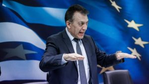 Μέσα στην κρίση, ο Βρούτσης πέρασε τον πιο αντεργατικό νόμο