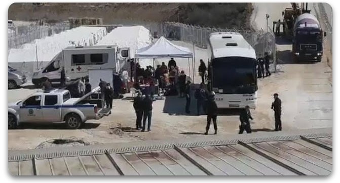 Καταφθάνουν λεωφορεία με μετανάστες στο Σιδηρόκαστρο Σερρών εν μέσω Πανδημίας