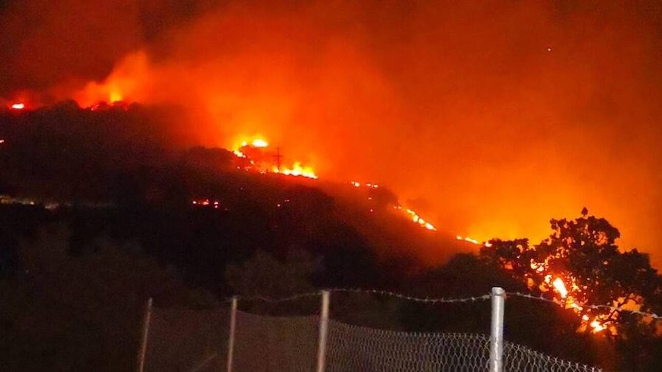 Φωτιά στη Μυτιλήνη: Τριπλό μέτωπο της πυρκαγιάς σε Βατούσα, Άντισσα και Μόρια