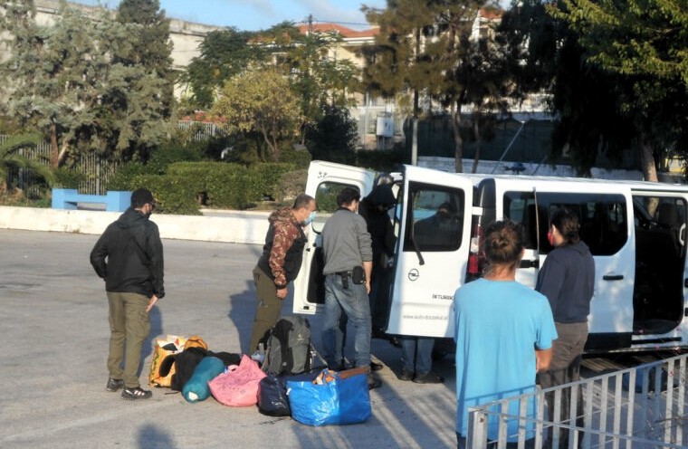 ΜΚΟ… ταξίδευε με ναρκωτικά και όπλα