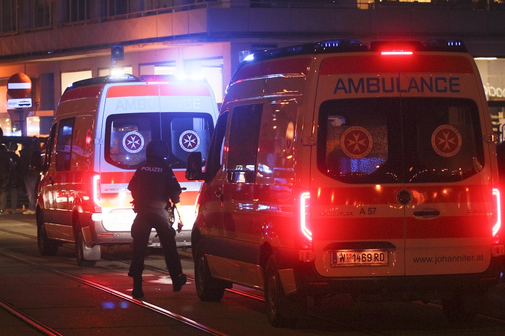 A police officer walks near ambulances at the scene after gunshots were heard, in Vienna, Monday, Nov. 2, 2020. Austrian police say several people have been injured and officers are out in force following gunfire in the capital Vienna. Initial reports that a synagogue was the target of an attack couldn't immediately be confirmed. Austrian news agency APA quoted the country's Interior Ministry saying one attacker has been killed and another could be on the run.(Photo/Ronald Zak)